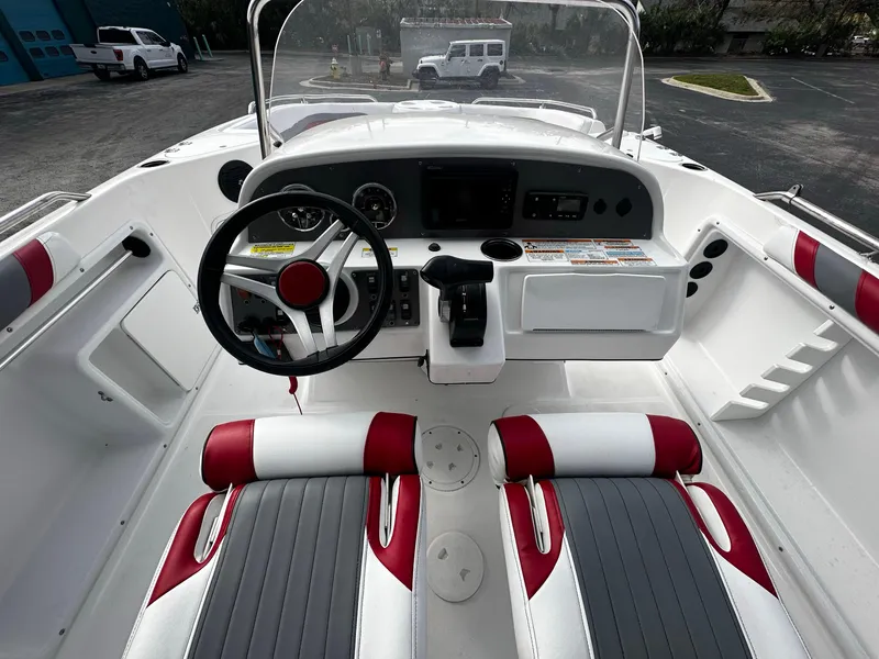 Slide: The Image of Hurricane SunDeck Sport CC 231 OB 2021 - 7