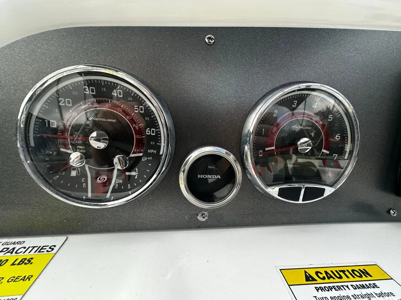 Slide: The Image of Hurricane SunDeck Sport CC 231 OB 2021 - 8