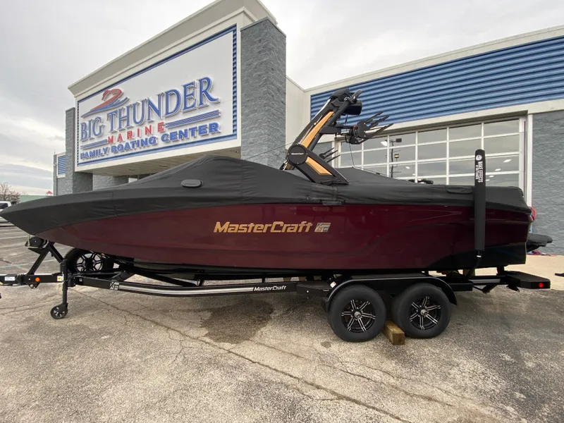 Slide: The Image of 2022 MasterCraft XT24 boat with cover at Big Thunder Marine dealership. - 30