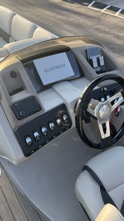 Slide: The Image of 2020 Bennington 23 RCW boat dashboard with Garmin navigation system. - 5