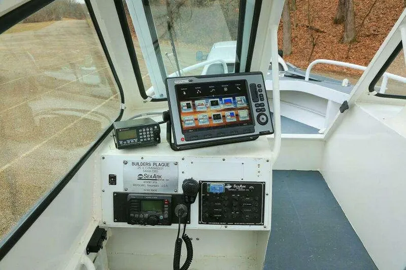 Slide: The Image of Control panel of a 2002 SeaArk 25 V Commander SAMA 1365 boat with navigation equipment. - 13
