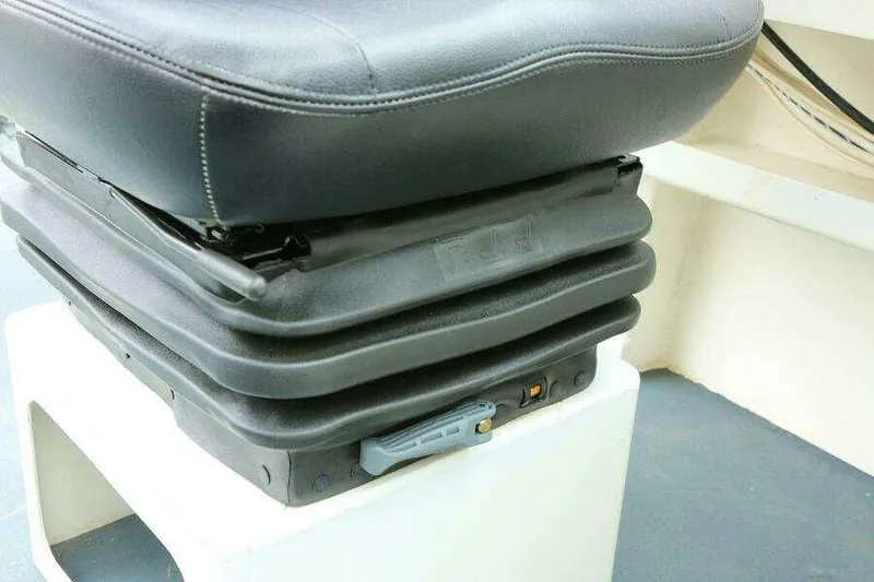 Slide: The Image of Boat seat with adjustable base on SeaArk 25 V Commander, 2002 model. - 29