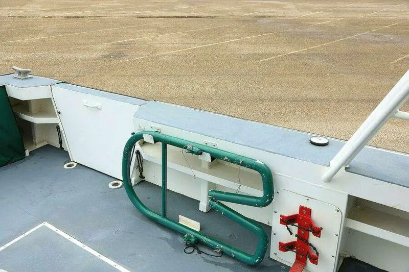 Slide: The Image of SeaArk 25 V Commander SAMA 1365 boat deck, 2002 model, featuring safety railings and equipment. - 34