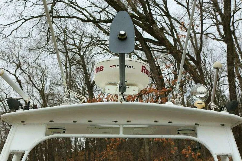Slide: The Image of Radar equipment on a 2002 SeaArk 25 V Commander SAMA 1365 boat, surrounded by trees. - 38