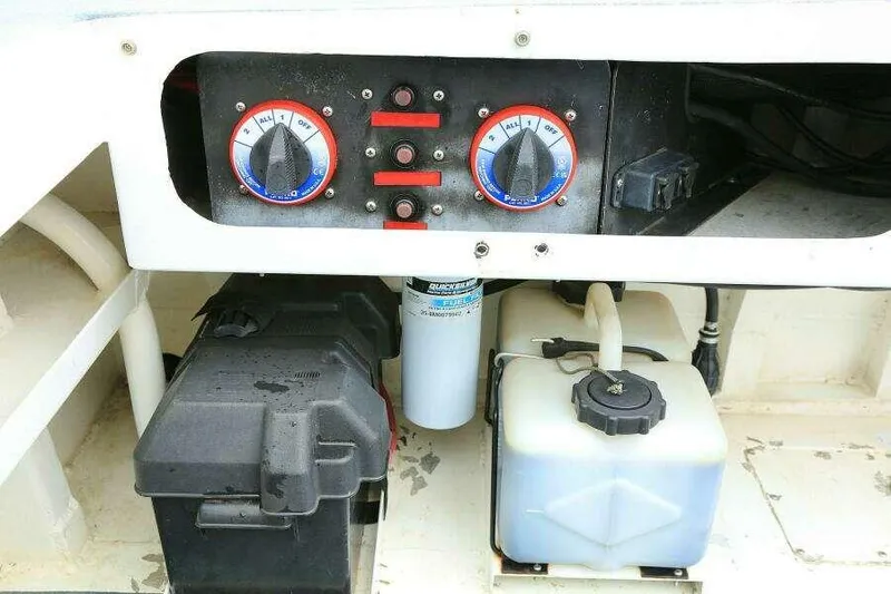 Slide: The Image of Control panel and components of a 2002 SeaArk 25 V Commander SAMA 1365 boat. - 48