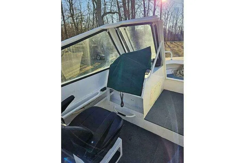 Slide: The Image of SeaArk 25 V Commander SAMA 1365 2002 - 61