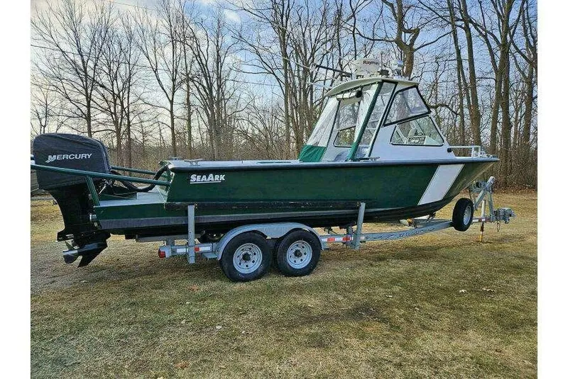 Slide: The Image of SeaArk 25 V Commander SAMA 1365 2002 - 81