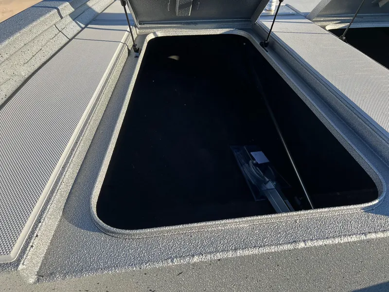 Slide: The Image of Xpress H210B Bay 2025 - 17