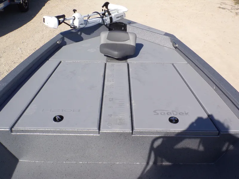 Slide: The Image of Xpress H210B Bay 2025 - 13