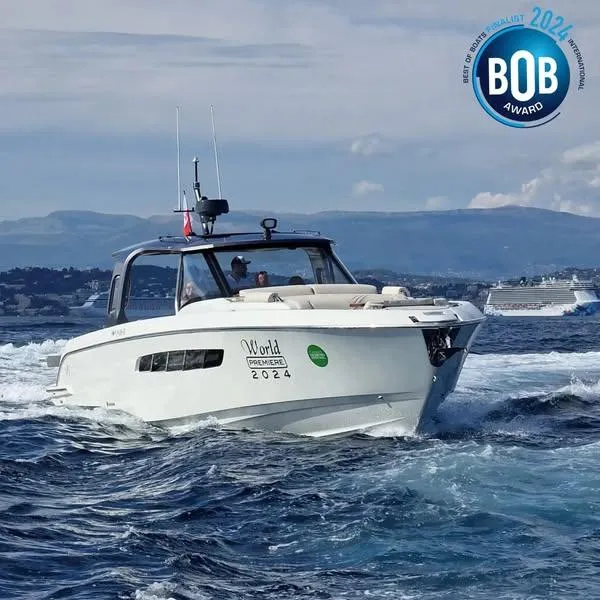 Slide: The Image of Wiszniewski Yachts W43, 2024 model, cruising on open water, BOB Award finalist. - 3