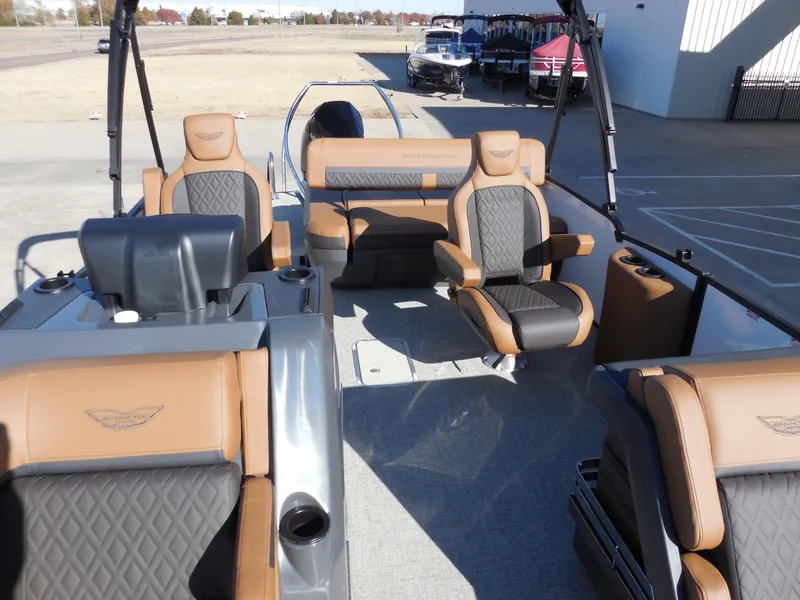 Slide: The Image of 2025 Bennington 26 MSB boat interior with luxurious seating and modern design. - 9