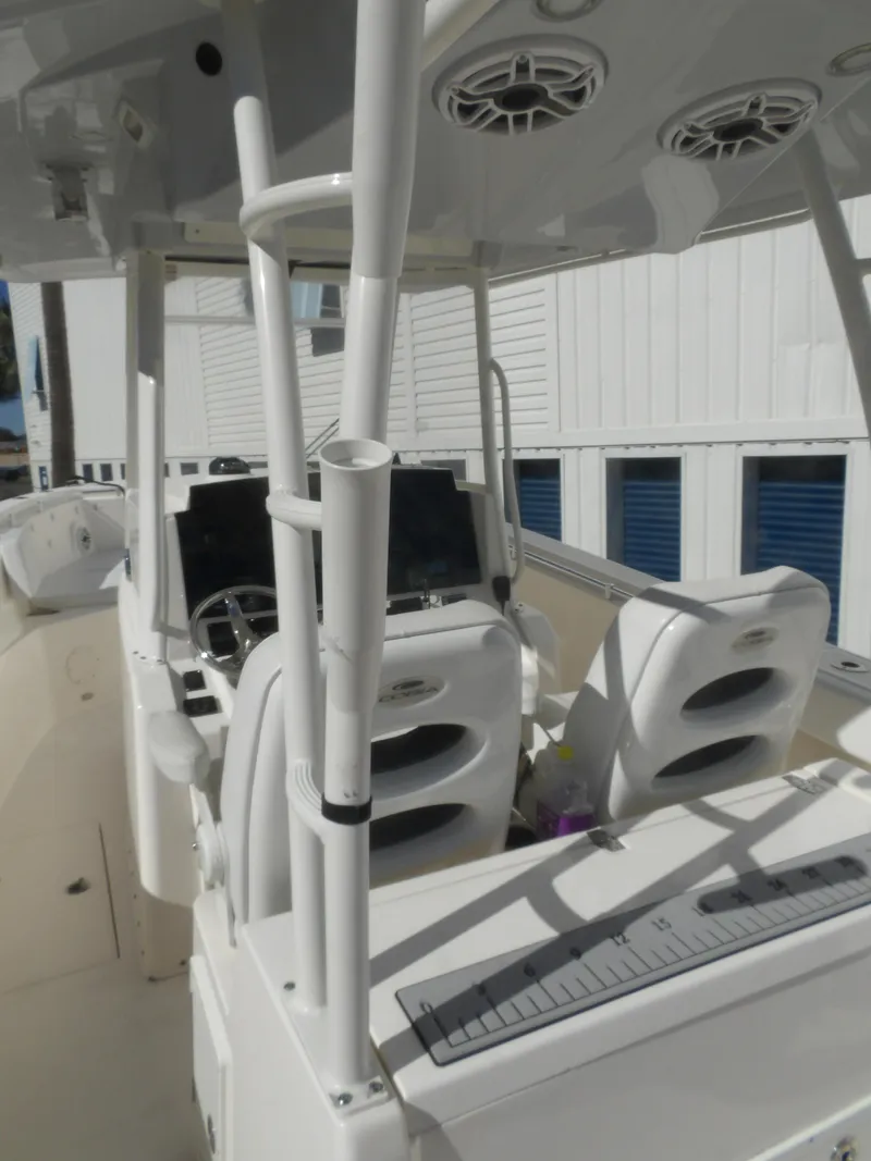 Slide: The Image of Cobia 320 Center Console 2020 - 100