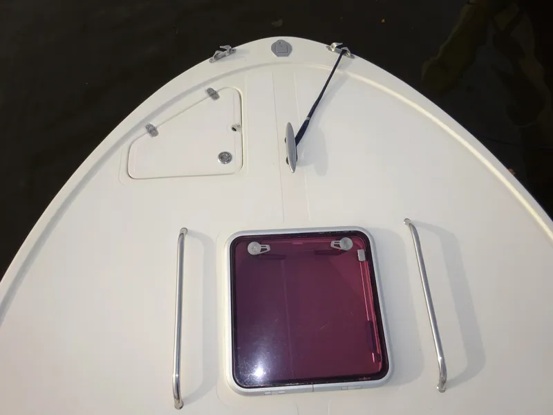 Slide: The Image of Bow of 2008 Hunt Yachts Harrier 25 with hatch and railings. - 9