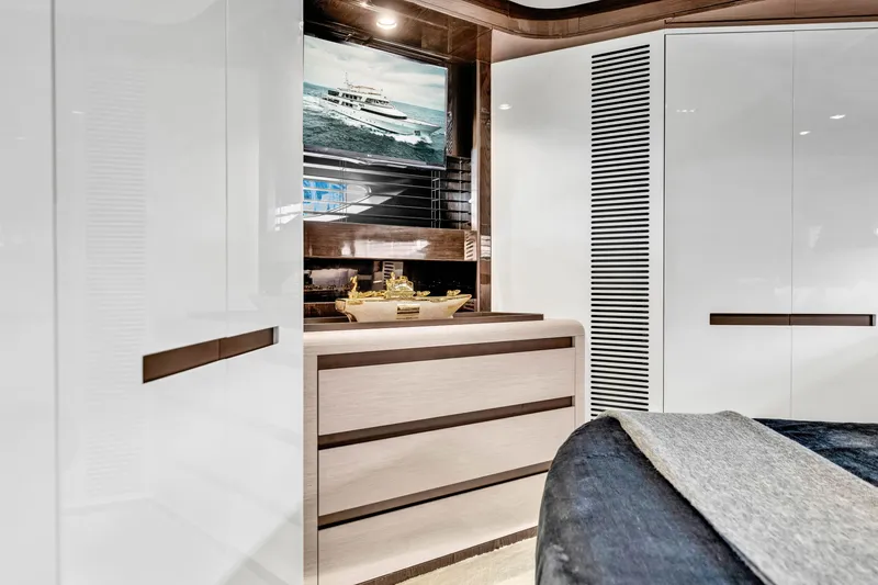 Slide: The Image of Luxurious interior of 2021 Azimut S10 yacht with modern design and elegant furnishings. - 43