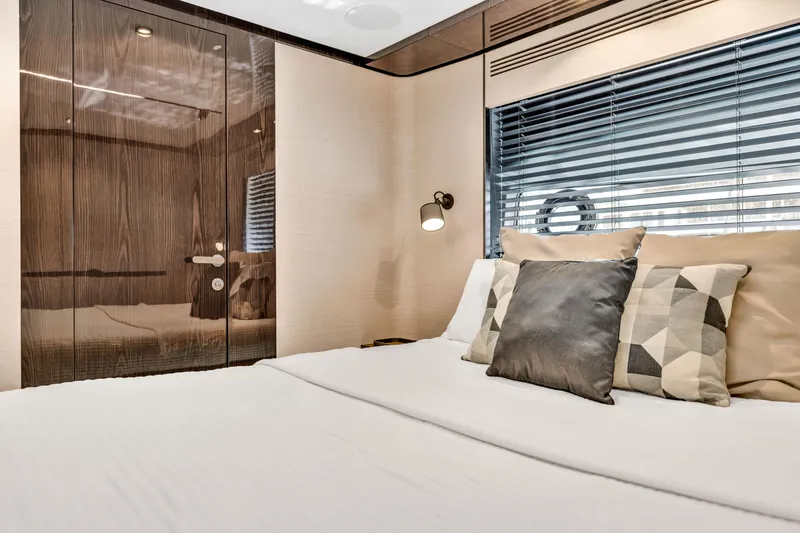 Slide: The Image of Azimut S10 2021 - 51