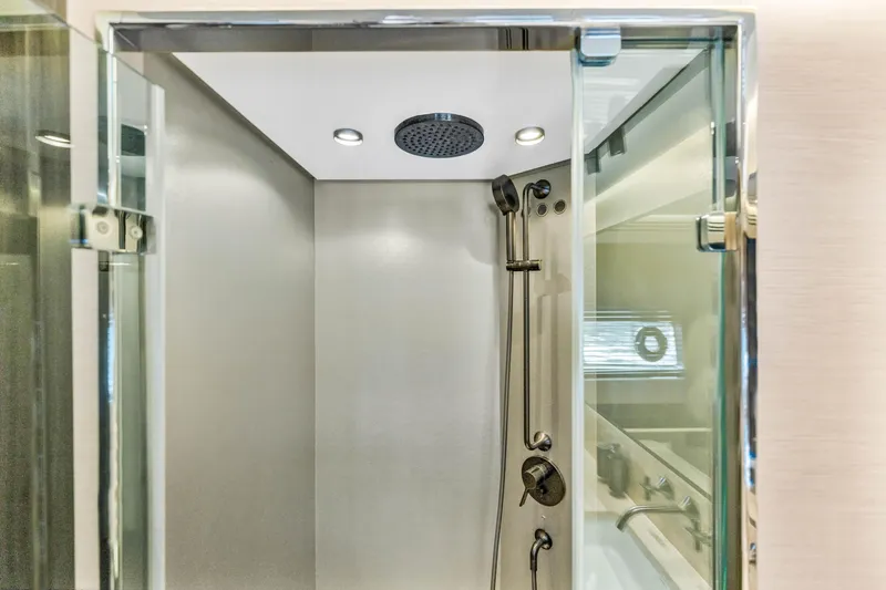 Slide: The Image of Azimut S10 2021 - 54