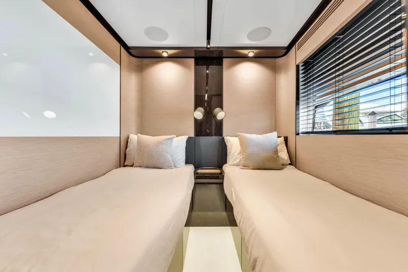 Slide: The Image of Azimut S10 2021 - 55