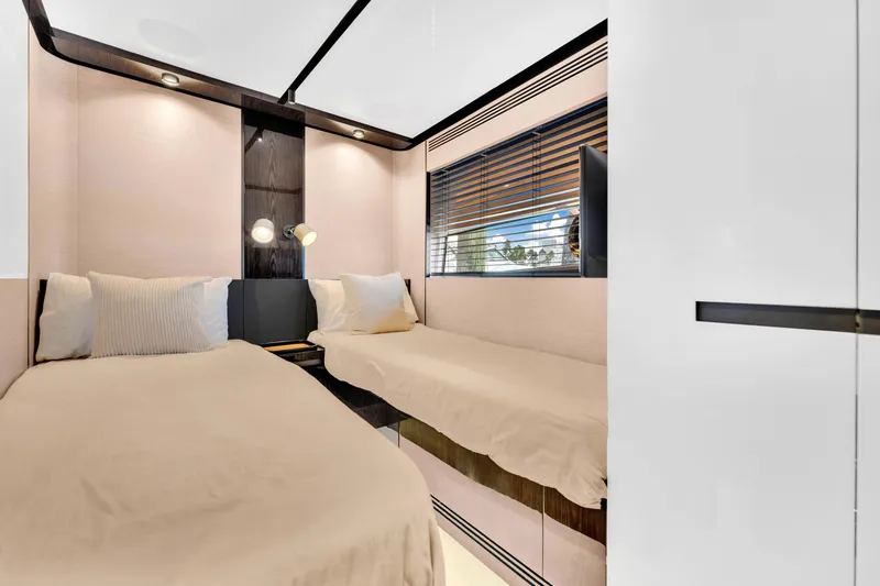 Slide: The Image of Azimut S10 2021 - 56