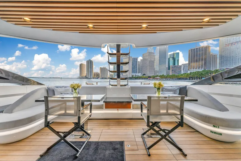 Slide: The Image of Azimut S10 2021 - 60