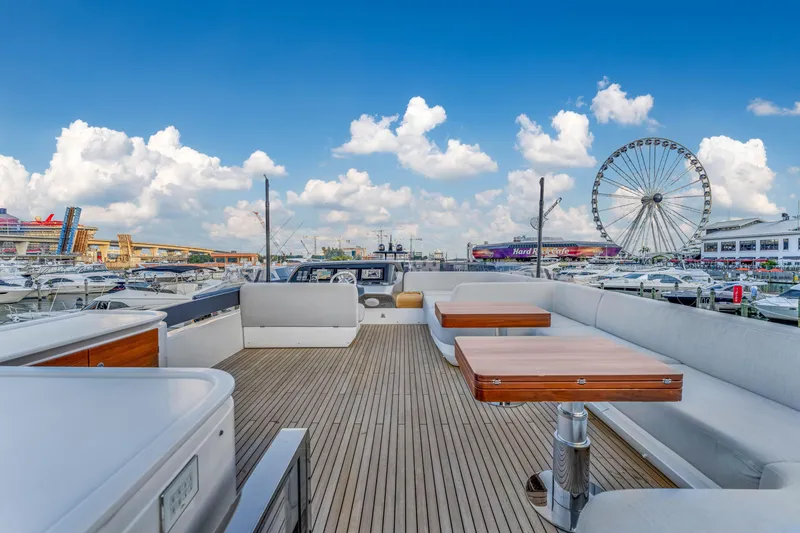 Slide: The Image of Azimut S10 2021 - 63