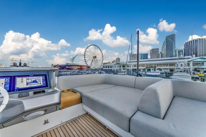 Slide: The Image of Azimut S10 2021 - 64