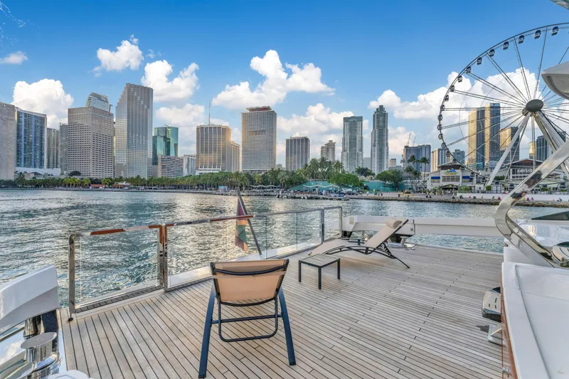 Slide: The Image of Azimut S10 2021 - 68