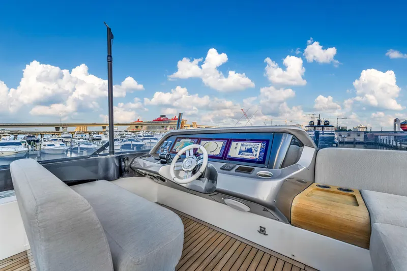 Slide: The Image of Azimut S10 2021 - 69