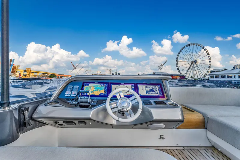 Slide: The Image of Azimut S10 2021 - 70