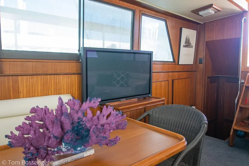 Slide: The Image of Interior of 1986 Hatteras 43 Motor Yacht with TV and decorative coral centerpiece. - 15