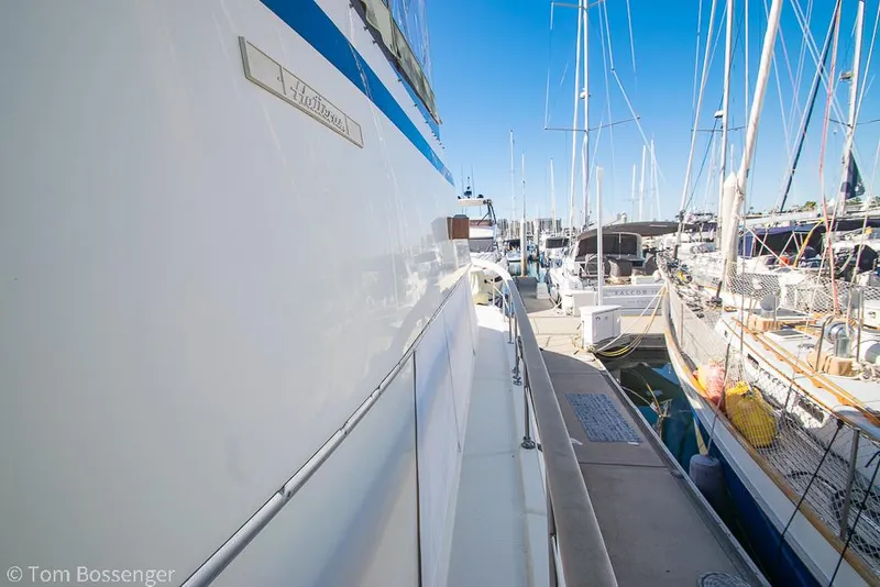 Slide: The Image of Hatteras 43 Motor Yacht 1986 - 51