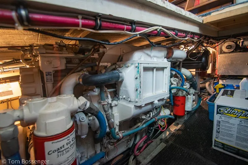 Slide: The Image of Hatteras 43 Motor Yacht 1986 - 57