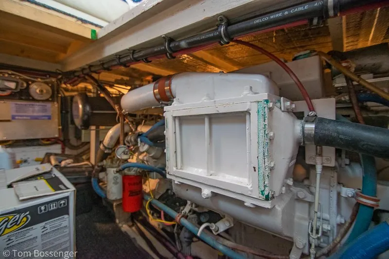 Slide: The Image of Hatteras 43 Motor Yacht 1986 - 58