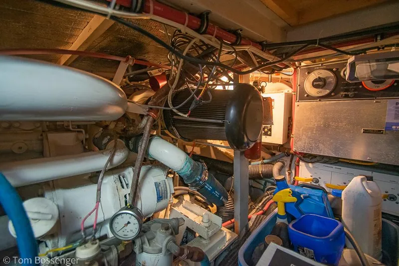 Slide: The Image of Hatteras 43 Motor Yacht 1986 - 59