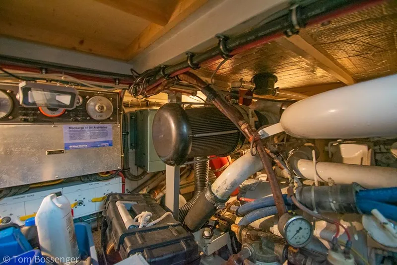 Slide: The Image of Hatteras 43 Motor Yacht 1986 - 60