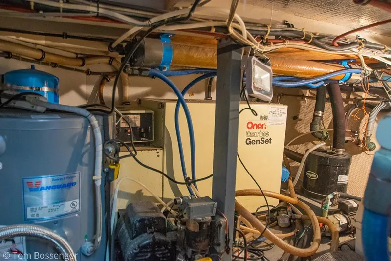 Slide: The Image of Hatteras 43 Motor Yacht 1986 - 61