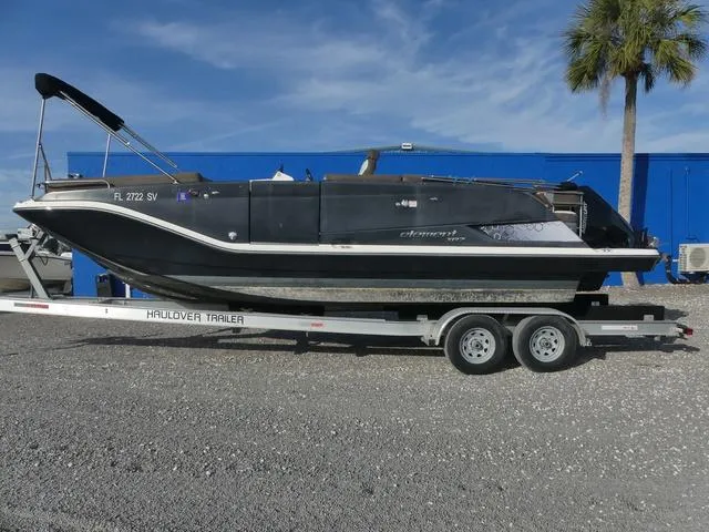 Slide: The Image of Bayliner Element XR7 2019 - 1
