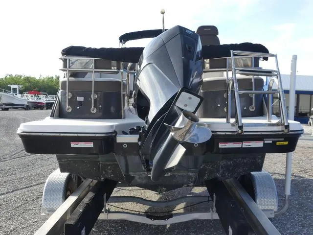 Slide: The Image of Bayliner Element XR7 2019 - 10