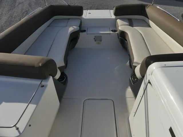 Slide: The Image of Bayliner Element XR7 2019 - 13