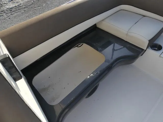 Slide: The Image of Bayliner Element XR7 2019 - 18