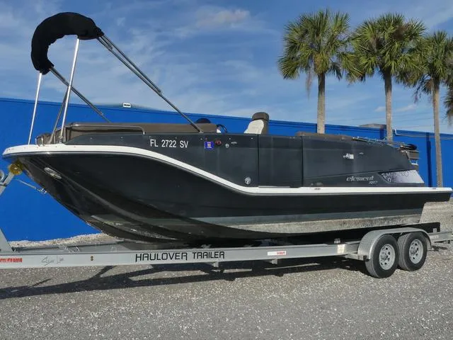Slide: The Image of Bayliner Element XR7 2019 - 2
