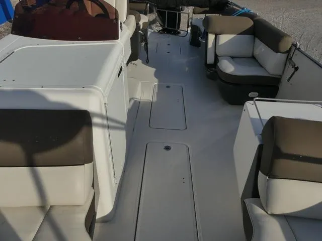 Slide: The Image of Bayliner Element XR7 2019 - 20