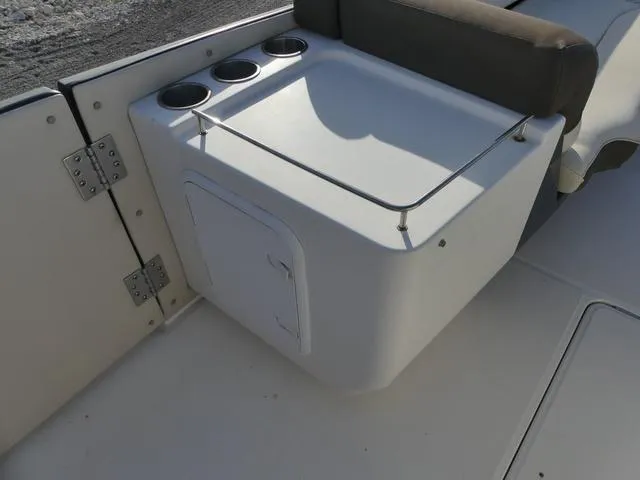 Slide: The Image of Bayliner Element XR7 2019 - 22