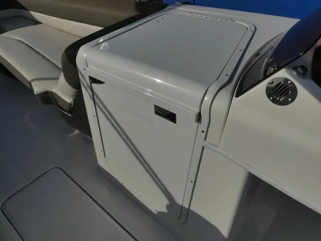 Slide: The Image of Bayliner Element XR7 2019 - 24