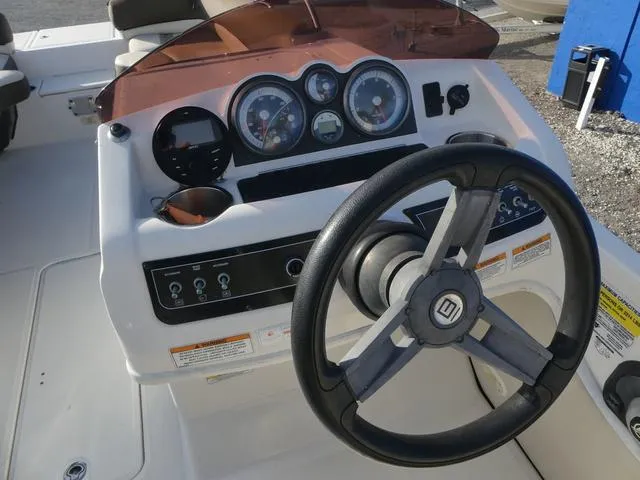 Slide: The Image of Bayliner Element XR7 2019 - 27