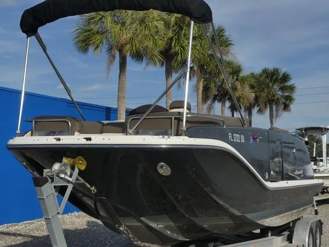 Slide: The Image of Bayliner Element XR7 2019 - 3