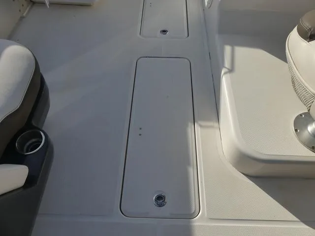 Slide: The Image of Bayliner Element XR7 2019 - 32