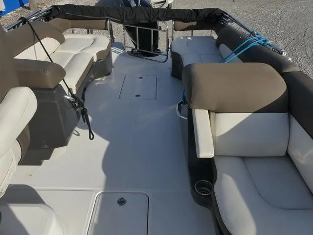 Slide: The Image of Bayliner Element XR7 2019 - 34