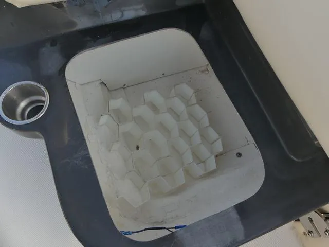 Slide: The Image of Bayliner Element XR7 2019 - 35