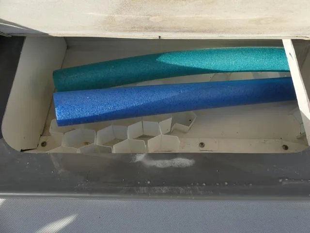 Slide: The Image of Bayliner Element XR7 2019 - 37