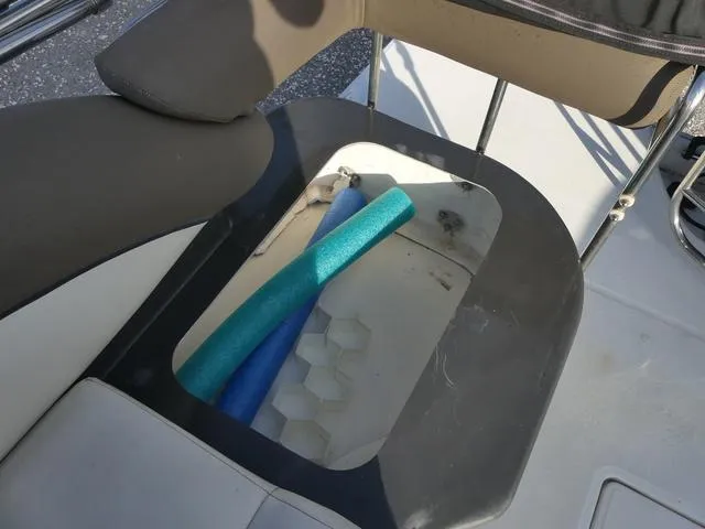 Slide: The Image of Bayliner Element XR7 2019 - 38